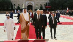بالصور: وصول رئيس الوزراء القطري ​إلى السراي