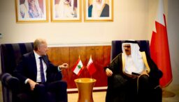 رجي يلتقي الزياني على هامش “حوار المنامة”: سيادة لبنان وحصر السلاح بيد الدولة، ودعوة إلى مقاربة مشرقية–خليجية مشتركة لأذرع إيران