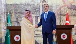 فيدان يبحث مع بن فرحان قضايا الأمن الإقليمي